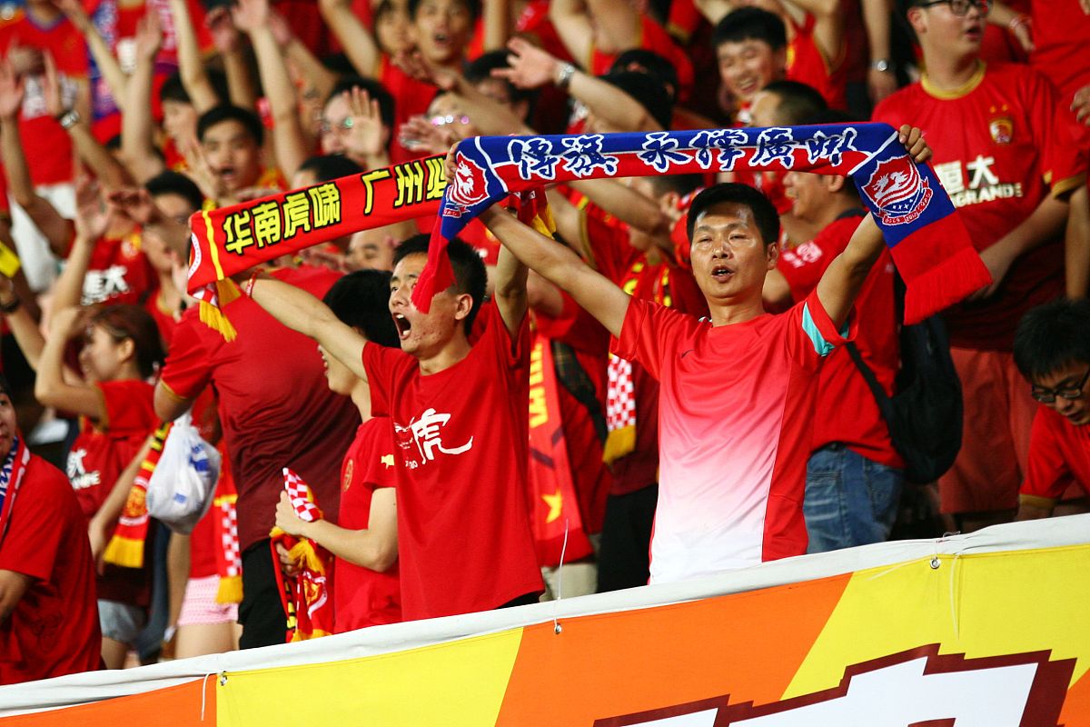 紧张时刻!球队们为了胜利全力拼搏 紧张时刻!球队们为了胜利全力拼搏