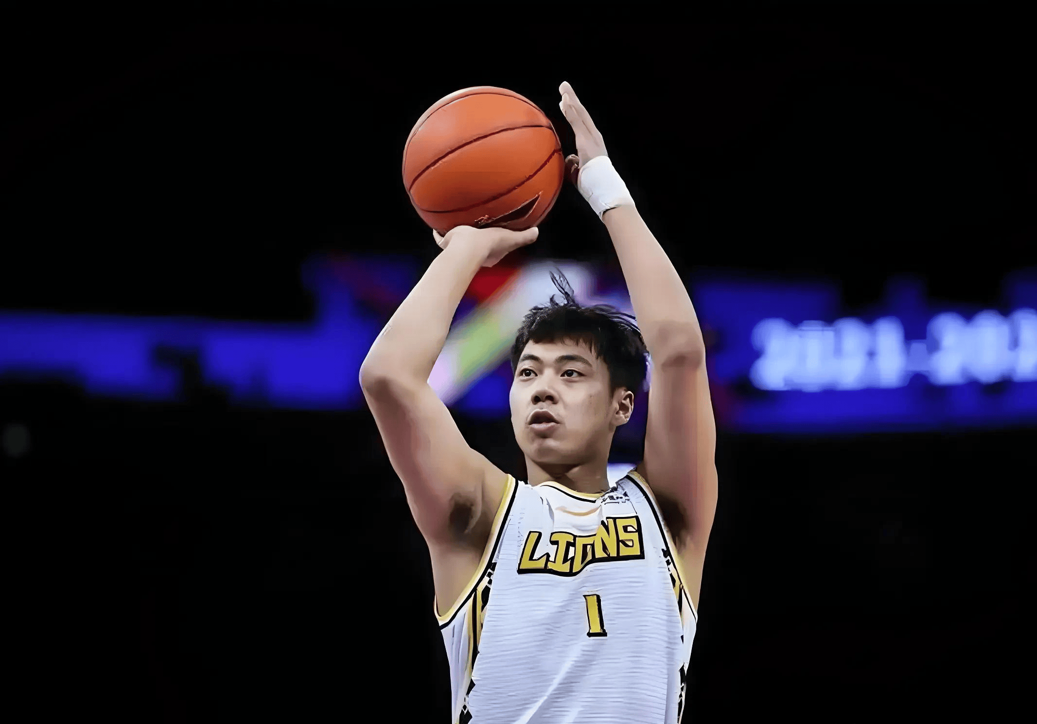 四川男篮新赛季定海报名人名单的简单介绍 四川男篮新赛季定海报名人名单的简单介绍