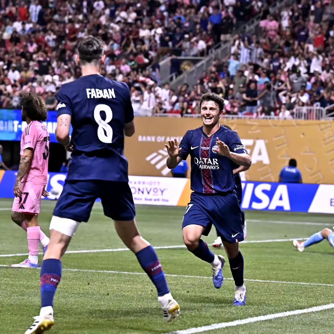 那不勒斯轻取巴黎,C罗关键制胜 那不勒斯轻取巴黎,C罗关键制胜