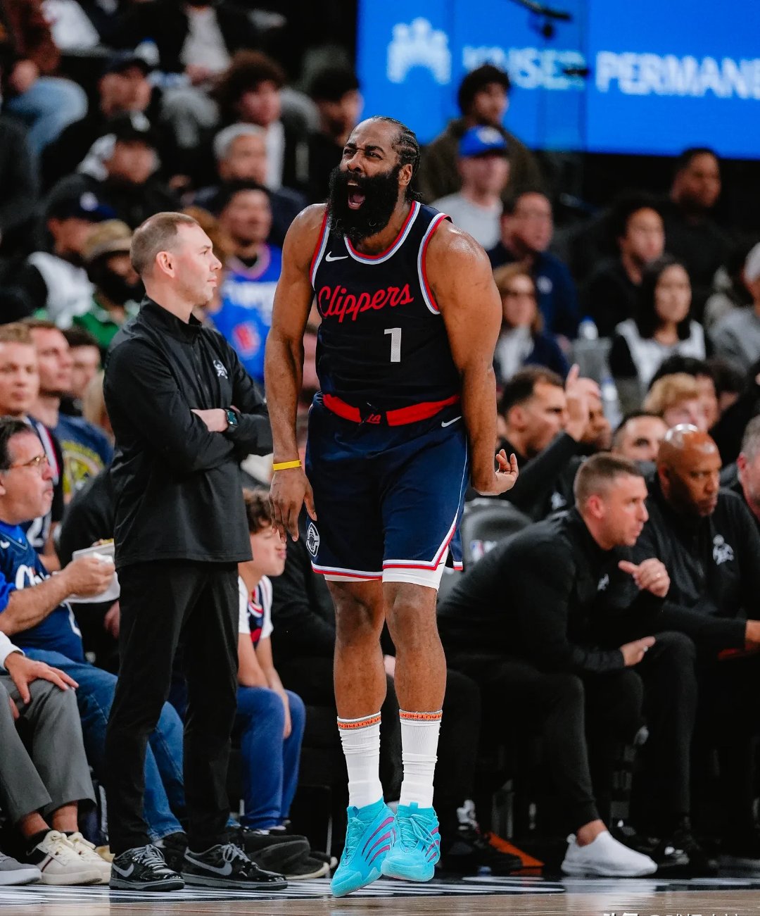 爱游戏大厅-北京队翻盘掘金，哈登点燃赛场